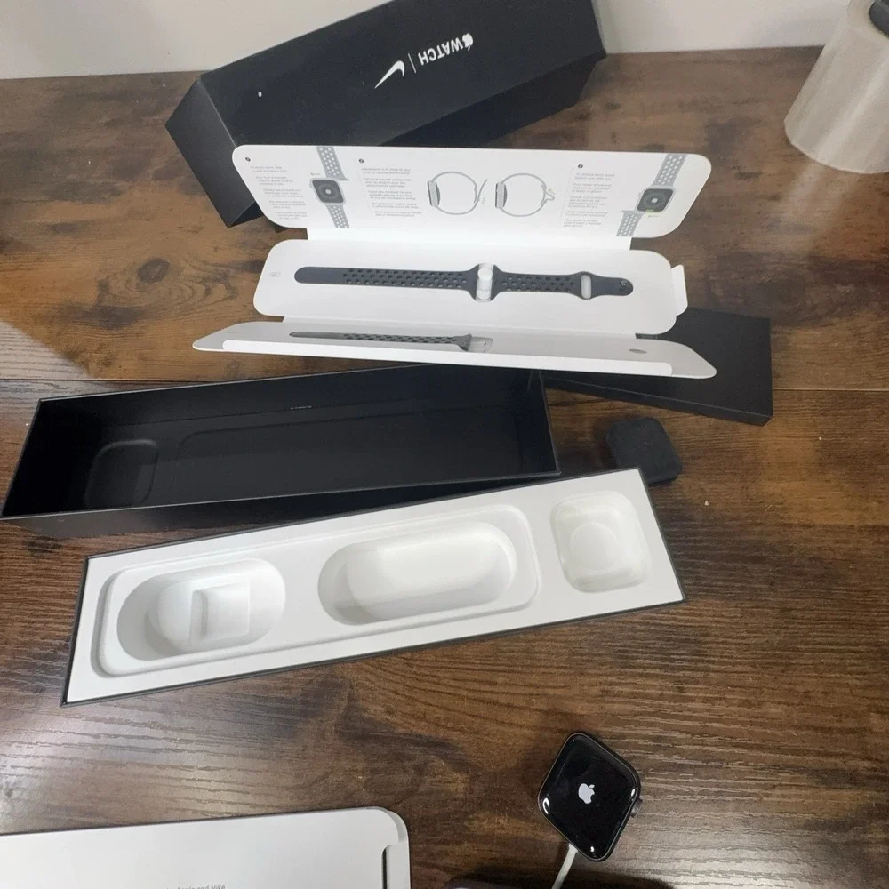 Apple Nike Watch Series 5 44mm Aluminum Ceramic Case Nike (cellular‎ + GPS)